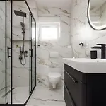 2 Bedroom Gorgeous In