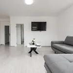 2 Bedroom Gorgeous In Διαμέρισμα *