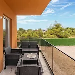 2 Bedroom Gorgeous In Διαμέρισμα *
