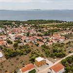 Διαμέρισμα 2 Bedroom Gorgeous In Vir