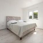2 Bedroom Gorgeous In Διαμέρισμα