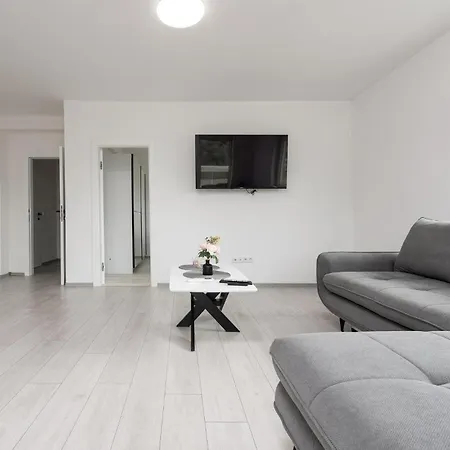 Cozy In With Outdoor Swimming Pool Appartement *