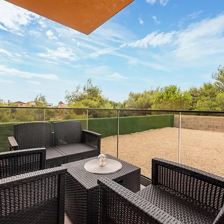 Cozy In With Outdoor Swimming Pool * Vir