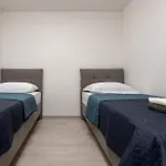 2 Bedroom Gorgeous In Apartment