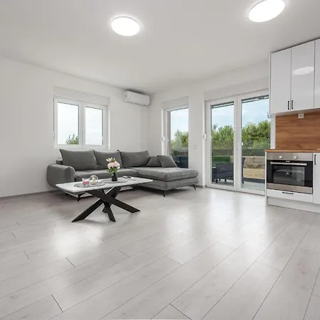 Apartment 2 Bedroom Gorgeous In