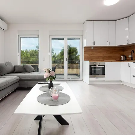 Apartament Cozy In With Outdoor Swimming Pool *