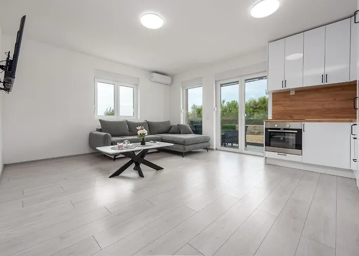 Апартаменты 2 Bedroom Gorgeous In