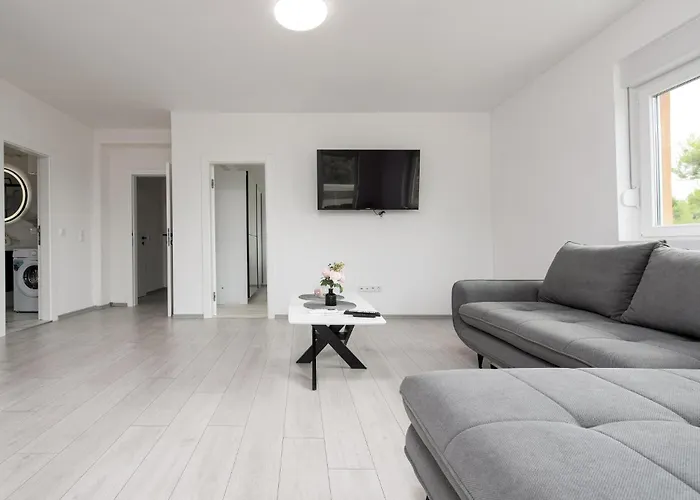 2 Bedroom Gorgeous In Апартаменты *