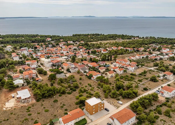 Apartment 2 Bedroom Gorgeous In Vir