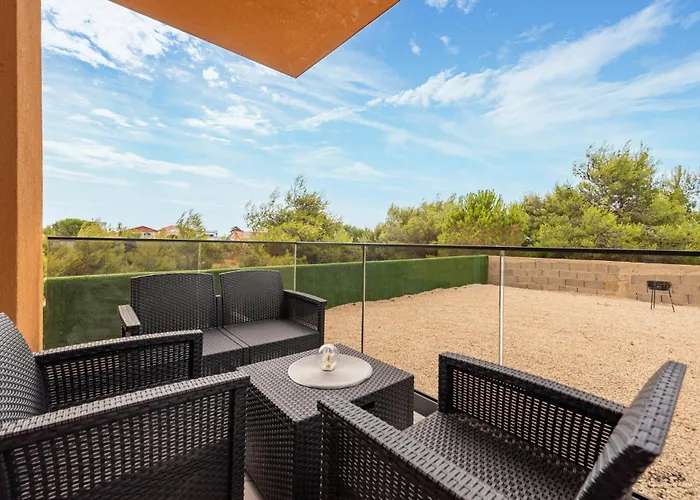 2 Bedroom Gorgeous In * Vir