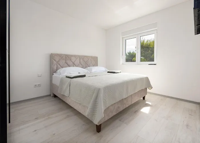 2 Bedroom Gorgeous In Apartment