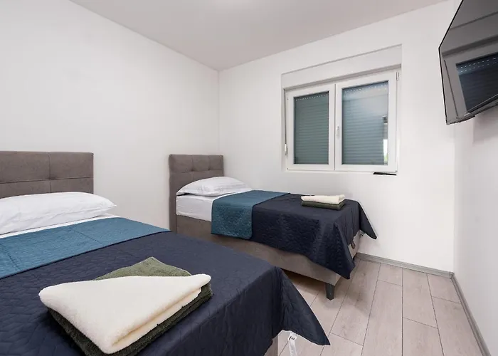 Apartment 2 Bedroom Gorgeous In *