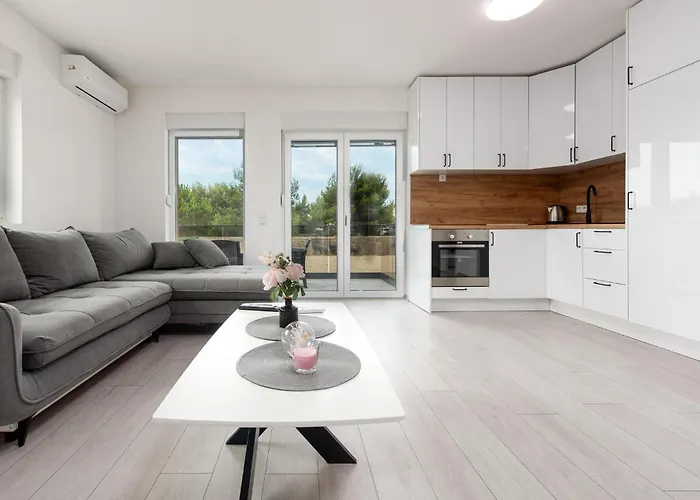 Apartment 2 Bedroom Gorgeous In *